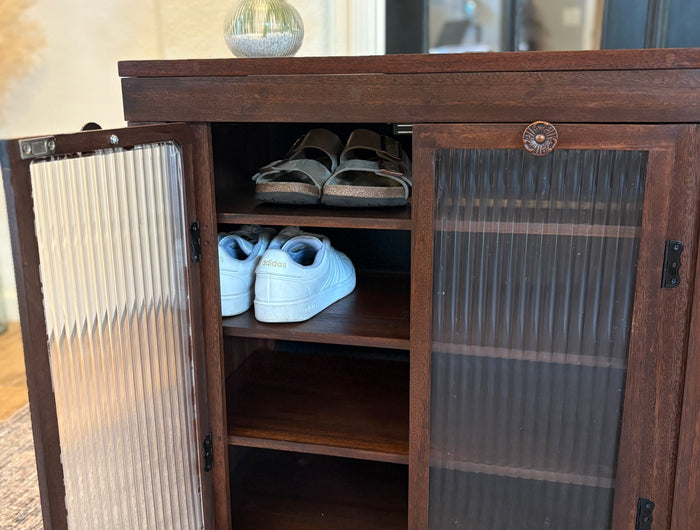 <h2>Custom shoe cabinet</h2>